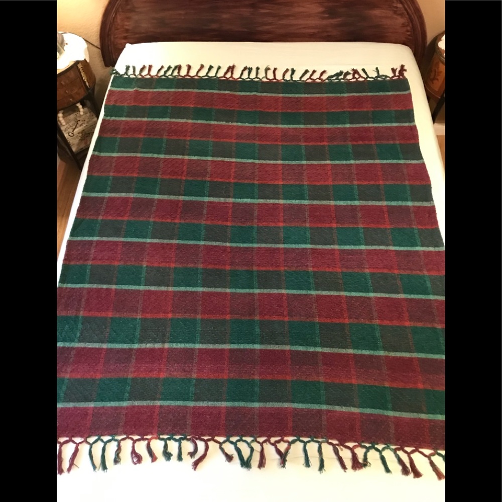 100% Cotton Throw Blanket Bedspread Metro Stripe Hunter/Bordeaux Made In India.